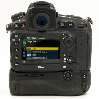 Nikon D810 36.3MP DSLR w/MB-D12 Battery Grip