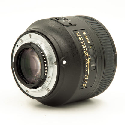 Nikon AF-S Nikkor 85mm f1.8G Portrait Lens