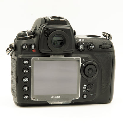 Nikon D700 12.1MP DSLR Body