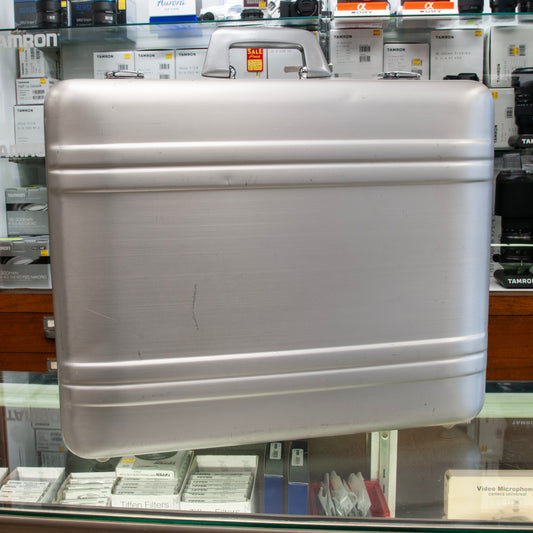 Pre-Owned Zero Halliburton Aluminum Camera Case 21" x 17" x 7"