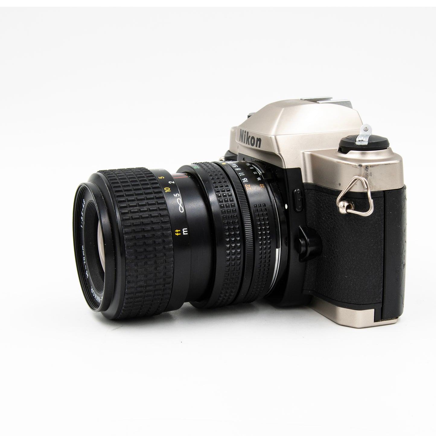 Pre-Owned Nikon FM10 Film Camera w/35-70mm f/3.3-4.5 Zoom Lens