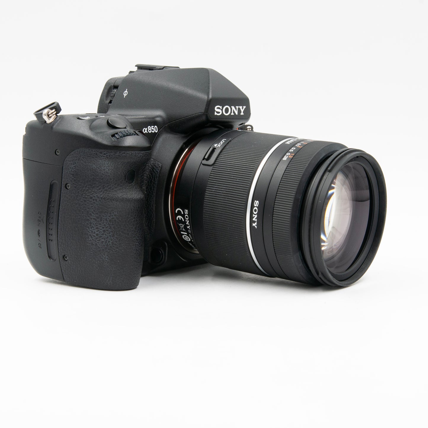 Pre-Owned Sony A850 w/Cases, 28-75mm f/2.8 Lens & HVL-F42AM Flash