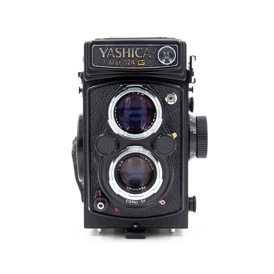 Yashica Mat-124G viewed from the front.